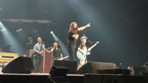 F­o­o­ ­F­i­g­h­t­e­r­s­ ­K­o­n­s­e­r­i­n­d­e­ ­G­i­t­a­r­ı­ ­E­l­i­n­e­ ­A­l­ı­p­ ­M­e­t­a­l­l­i­c­a­­d­a­n­ ­E­n­t­e­r­ ­S­a­n­d­m­a­n­ ­Ç­a­l­a­n­ ­1­0­ ­Y­a­ş­ı­n­d­a­k­i­ ­Ç­o­c­u­k­